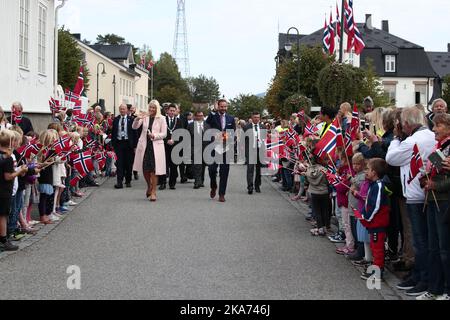 Svelvik, Norvège 20180904. Le prince héritier Haakon et la princesse Mette-Marit visitent Vestfold du 4 au 6 septembre. Là, ils marchent à Svelvik. Photo: Lise Aaserud / NTB scanpix Banque D'Images