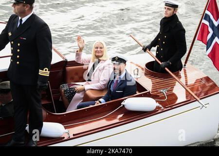 Svelvik, Norvège 20180904. Le prince héritier Haakon et la princesse Mette-Marit arrivent à Vestfold. À Svelvik, le couple du Prince héritier a accueilli les habitants de la région dans les rues. Photo: Lise Åserud / NTB scanpi Banque D'Images