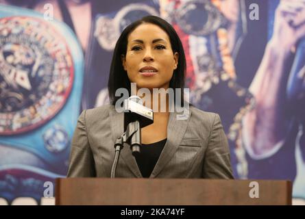 Los Angeles, États-Unis 20181206. Le boxeur Cecilia Braekhus parle lors d'une conférence de presse pour son prochain combat de boxe contre Aleksandra Madgziak-Lopes, jeudi, 6 décembre 2018 à Los Angeles, Californie, Etats-Unis. Photo: Danny Moloshok / NTB Scanpi Banque D'Images