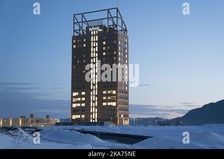 Brumunddal, Norvège 20190227. Mjoestaarnet est situé à Brumunddal et est la plus grande maison en bois du monde et est sur le point d'être achevée. La maison en bois a une superficie totale d'environ 15 000 mètres carrés, s'étend sur 18 étages et comprend des appartements, des hôtels, des bureaux, des restaurants. Photo: Erik Johansen / NTB scanpi Banque D'Images