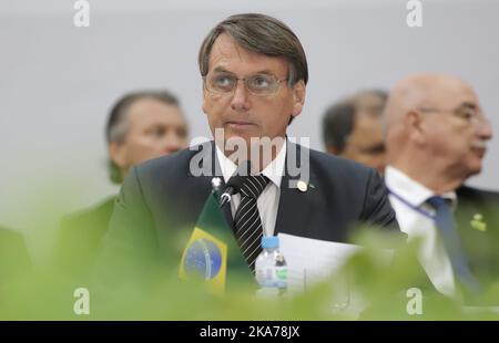 (200707) -- BEIJING, 7 juillet 2020 (Xinhua) -- photo du fichier prise le 5 décembre 2019 montre le président brésilien Jair Bolsonaro (Front) à une conférence à Bento Goncalves, Brésil. Le président brésilien Jair Bolsonaro a annoncé sur 7 juillet 2020 qu'il a été testé positif pour le nouveau coronavirus. (Xinhua/Rahel Patrasso) Banque D'Images