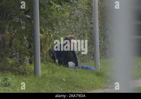 Action de la police à Albergslund le mardi 20. Octobre 2020. La police retient le meurtrier Peter Madsen condamné pour tenter de s'échapper de la prison d'Herstedvester. (Photo: Nils Meilvang / Ritzau Scanpix) Politiaktion i Albertslund tirsdag den 20. oktober 2020. Politiet har anholdt en personne je baisse om forsøg på fangeflugt. Personen er den drabsdøbte Peter Madsen. Albertslund, tirsdag den 20. oktober 2020 Banque D'Images