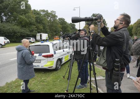 Action de la police à Albergslund le mardi 20. Octobre 2020. La police retient le meurtrier Peter Madsen condamné pour tenter de s'échapper de la prison d'Herstedvester. (Photo: Nils Meilvang / Ritzau Scanpix) Politiaktion i Albertslund tirsdag den 20. oktober 2020. Politiet har anholdt en personne je baisse om forsøg på fangeflugt. Personen er den drabsdøbte Peter Madsen. Albertslund, tirsdag den 20. oktober 2020 Banque D'Images