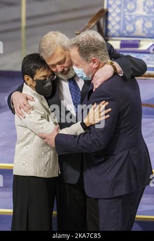 Olso 20211210. Maria Ressa, Dmitry Muratov, lauréate du Prix de la paix et David Beasley, responsable du Programme alimentaire mondial, lors de l'attribution du Prix Nobel de la paix à l'hôtel de ville d'Oslo. Photo: Cornelius Poppe / NTB Banque D'Images