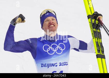 Zhangjiakou, Chine 20220211. Iivo Niskanen, lauréat de l'or finlandais, se réjouit de la zone d'arrivée lors du ski de fond, 15 km d'hommes classiques pendant les Jeux olympiques d'hiver de Beijing 2022. Photo: Heiko Junge / NTB Banque D'Images