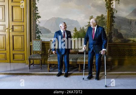 Oslo 20220314. Le roi Harald (à droite) reçoit le roi Abdallah II de Jordanie en audience au Palais. Photo: Lise Aaserud / PISCINE NTB Banque D'Images