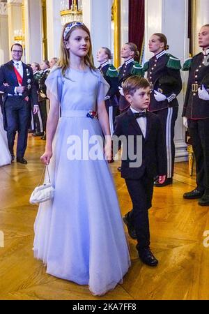 Oslo 20220617. La princesse Estelle et le prince Oscar de Suède en procession dans la Grande salle avant le dîner de gala de la princesse Ingrid Alexandra au Palais d'Oslo, vendredi. La princesse Ingrid Alexandra a 18 ans le 21 janvier 2022. Les célébrations ont été reportées au mois de juin en raison de la situation des infections et des restrictions de Covid-19 à l'époque. Photo: Lise Ã…serud / NTB Banque D'Images