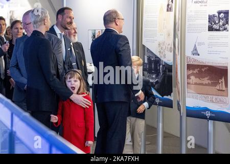 Oslo 20220622. H. K.H. Le Prince héritier Haakon, le Prince Albert II, la princesse Charlene de Monaco, et les enfants (à gauche) la princesse Gabriella et le frère jumeau Jacques lors de l'ouverture de la nouvelle exposition au Musée Fram d'Oslo. Photo: Javad Parsa / NTB Banque D'Images