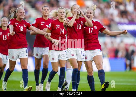 Brighton, Angleterre 20220707. L'équipe norvégienne applaudit après que Caroline Graham Hansen ait atteint un but sur les pénalités lors du match de football entre la Norvège et l'Irlande du Nord au stade St. Mary's de Southampton. Photo: Terje Pedersen / NTB Banque D'Images