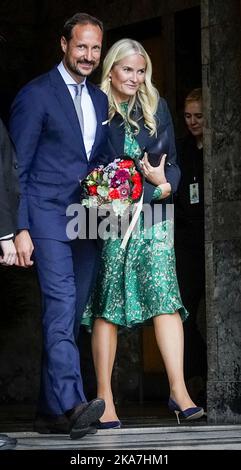 Oslo 20220926. Le prince héritier Haakon et la princesse Mette-Marit quittent lundi l'ouverture de la semaine de l'innovation d'Oslo 2022 à l'hôtel de ville d'Oslo. Photo: Lise Aaserud / NTB Banque D'Images