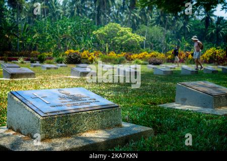 Des sépultures de soldats australiens enterrées au cimetière militaire de Rabaul, Kokopo, Papouasie-Nouvelle-Guinée Banque D'Images