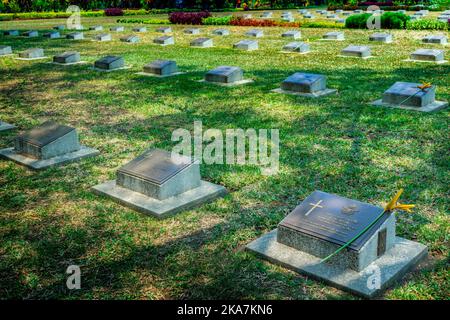 Des sépultures de soldats australiens enterrées au cimetière militaire de Rabaul, Kokopo, Papouasie-Nouvelle-Guinée Banque D'Images