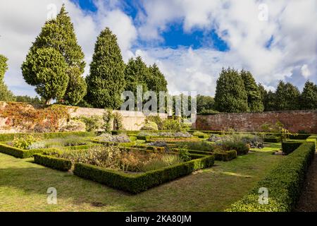 Petit jardin clos, Abbaye de Newstead, Notinghamshire, Angleterre, Royaume-Uni Banque D'Images