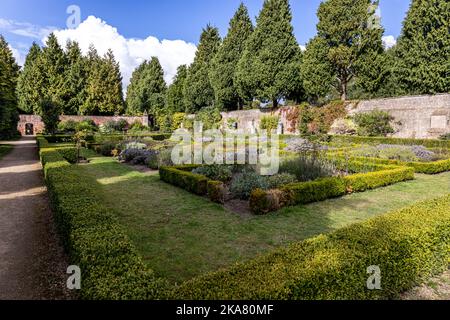 Petit jardin clos, Abbaye de Newstead, Notinghamshire, Angleterre, Royaume-Uni Banque D'Images