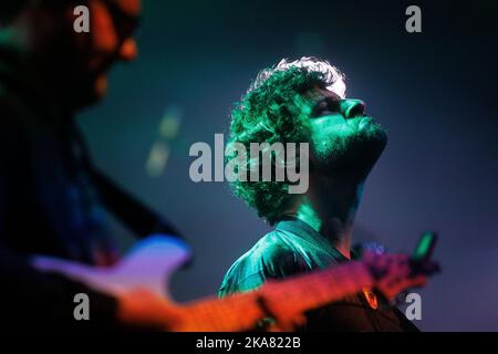 Copenhague, Danemark. 31st octobre 2022. Copenhague, Danemark. 31st, octobre 202. L'ensemble international de jazz et de JAM Snarky Puppy joue un concert au KB Hallen à Frederiksberg, Copenhague. Ici, le chef de groupe et musicien Michael League est vu en direct sur scène. (Crédit photo : Gonzales photo/Alamy Live News Banque D'Images