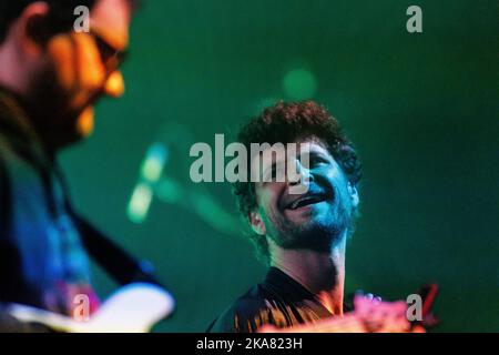 Copenhague, Danemark. 31st octobre 2022. Copenhague, Danemark. 31st, octobre 202. L'ensemble international de jazz et de JAM Snarky Puppy joue un concert au KB Hallen à Frederiksberg, Copenhague. Ici, le chef de groupe et musicien Michael League est vu en direct sur scène. (Crédit photo : Gonzales photo/Alamy Live News Banque D'Images