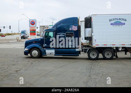 21 OCTOBRE 2022 Yuma AZ États-Unis aux États-Unis, il y a une station-service pour le ravitaillement en carburant, en carburant, en carburant et en carburant diesel près de la route Banque D'Images