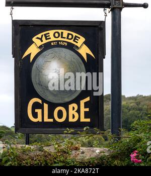 Panneau de pub suspendu traditionnel au Ye Olde Globe Inn - maison publique - Berrynarbor, North Devon, Devon, Angleterre, Royaume-Uni Banque D'Images