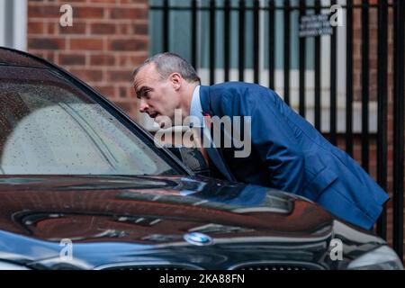 Downing Street, Londres, Royaume-Uni. 1st novembre 2022. Dominic Raab, député, vice-premier ministre, Lord Chancelier et secrétaire d'État à la Justice, assiste à la réunion hebdomadaire du Cabinet au 10 Downing Street. Photo par Amanda Rose/Alamy Live News Banque D'Images