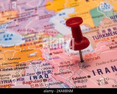 Téhéran coincé sur une carte de l'Iran Banque D'Images