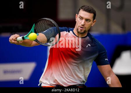 OSS, PAYS-BAS - NOVEMBRE 1: Joachim Gerard de Belgique joue un revers dans son match contre Gustavo Fernandez d'Argentine pendant le jour 3 des 2022 maîtres de tennis en fauteuil roulant de ITF au Sportcentrum de Rusheuvel sur 1 novembre 2022 à OSS, pays-Bas (photo de René Nijhuis/Orange Pictures) Banque D'Images