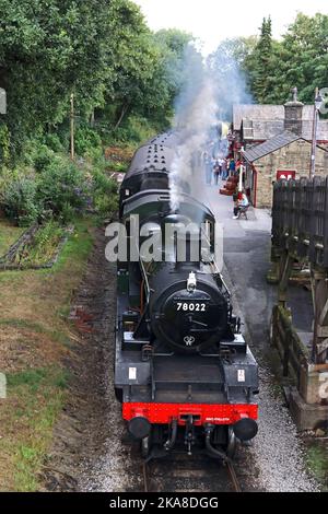 Chambre Standard classe 2MT 78022 à la gare de Haworth sur Keighley & Worth Valley Railway Banque D'Images