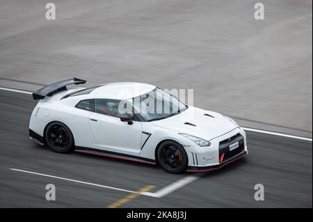 Nissan Skyline GT-R R35 sur la piste de course Banque D'Images