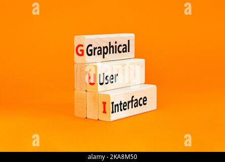 Symbole de l'interface utilisateur graphique. Concept Words GUI interface utilisateur graphique sur des blocs de bois sur un beau fond orange. Entreprise et GUI gr Banque D'Images