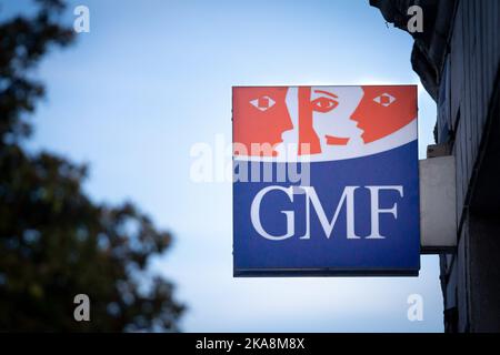 Photo d'un signe avec le logo de GMF sur leur agence pour Bordeaux, France. GMF, debout pour la garantie mutuelle des Fonctionnaires, est un insur français Banque D'Images