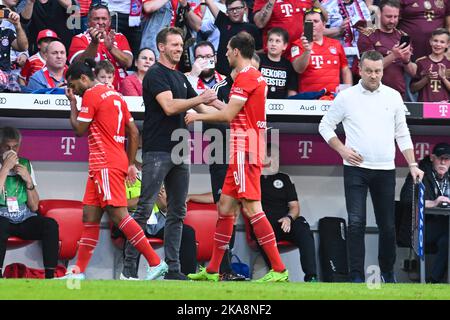 Munich, Allemagne . 29th octobre 2022. Julian Nagelsmann Trainer FCB, #7, Serge GNABREY, #8, Leon GORETZKA, FC Bayern München 6 : 2 - FSV Mainz 05, Fussball Bundesliga, Allianz Arena, Muenchen. Crédit: SPP Sport presse photo. /Alamy Live News Banque D'Images