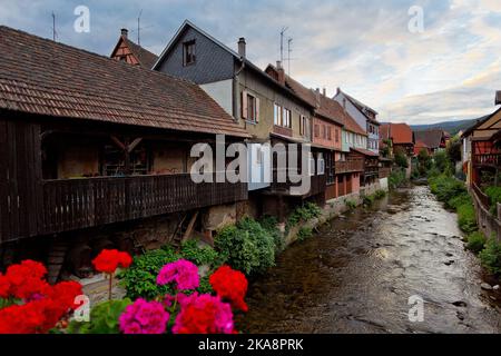 Village pittoresque de Kaysersberg en Alsace, France Banque D'Images