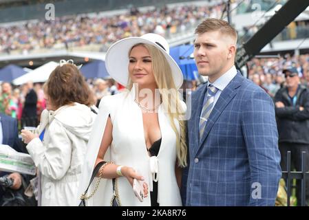 Melbourne, Australie. 01st novembre 2022. Des jockeys et des gens participent pendant 2nd jours du Melbourne Cup Carnival 2022 au Flemington Racing Club Victoria Derby Day à Melbourne. (Photo de Rana Sajid Hussain/Pacific Press) Credit: Pacific Press Media production Corp./Alay Live News Banque D'Images