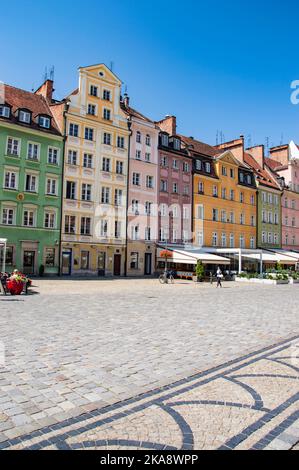 Maisons historiques dans la vieille ville de Wroclaw par une journée ensoleillée. Banque D'Images