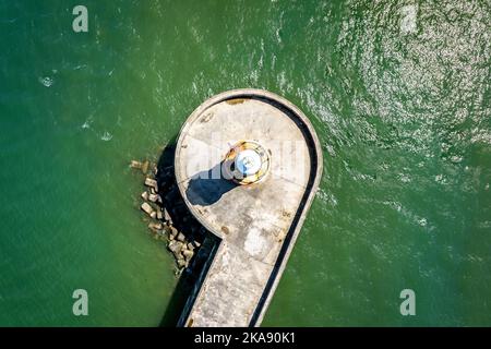 Vue aérienne du phare de Newhaven Breakwater Banque D'Images