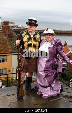 Les gens s'habillés au Whitby Goth Weekend Banque D'Images