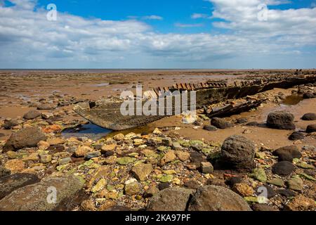 L'épave du Sheraton du chalutier à vapeur sur la plage au-dessous de St Edmund's point dans Old Hunstanton sur la côte nord de Norfolk dans l'est de l'Angleterre britannique. Banque D'Images