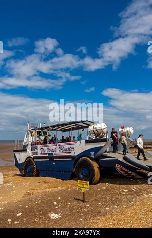 Le Wash Monster transporta des touristes lors de voyages côtiers autour du Wash depuis Hunstanton Beach, sur la côte nord de Norfolk, dans l'est de l'Angleterre britannique. Banque D'Images