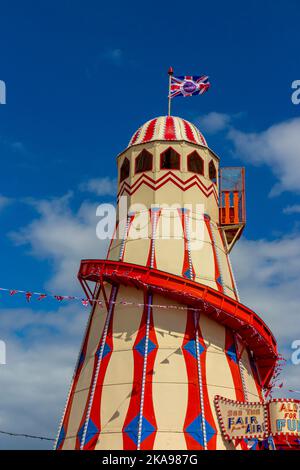 Le parc d'attractions Helter Skelter se trouve dans un parc d'expositions près de la plage de Hunstanton, à l'ouest de Norfolk, sur la côte est de l'Angleterre au Royaume-Uni. Banque D'Images