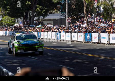GUADALAJARA, MEXIQUE - OCTOBRE 25 2022: Showrun Benito Guerra Jr, gagnant de voiture de rallye Banque D'Images
