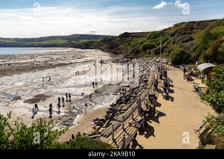 Robin Hood's Bay, Royaume-Uni : coin salon donnant sur la plage, à l'extérieur de la Galley, sur la cabane à thé Quarterdeck à emporter Banque D'Images