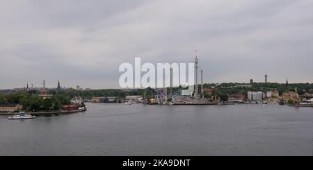 Vue sur Gröna Lund (Green Grove), ou familièrement Grönan, un parc d'attractions de la ville du point de vue de Fjällgatan, situé dans le quartier de Södermalm Banque D'Images