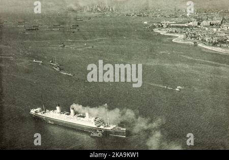 Le R.M.S. Majestueux arrivée au port de New York à la fin des années vingt Banque D'Images