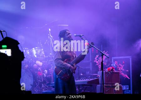 Michael Kiwanuka fait les titres de la Mountain Stage le quatrième jour du Green Man Festival 2022 au pays de Galles, au Royaume-Uni. Photo : Rob Watkins Banque D'Images