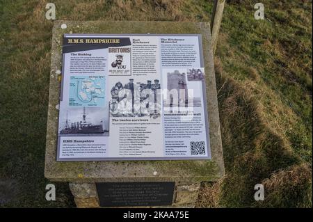 L'image est celle de la tour du mémorial de Kitchener à Marwick Head, dédiée au maréchal Earl Kitchener de Khartoum et à l'équipage du HMS Hampshire Banque D'Images