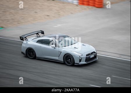 Nissan Skyline GT-R R35 sur la piste de course Banque D'Images