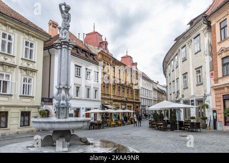 Fontaine d'Hercules, vodnjak Herkulov, trg Stari, place de la Vieille ville, Ljubljana, Slovénie Banque D'Images