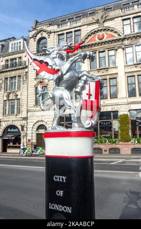 La ville de Londres est marquée par un tracé de la « route » sur Byward Street, City of London, Greater London, Angleterre, Royaume-Uni Banque D'Images