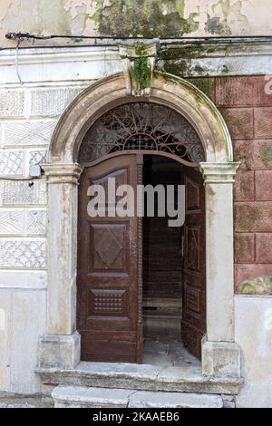 Porte, rue Decumanus, Porec, Croatie Banque D'Images