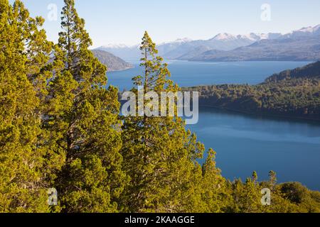 Lacs Nahuel Huapi et montagne Campanario Banque D'Images