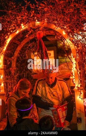 Halloween Night, Trinity Street, East Vancouver, Colombie-Britannique, Canada Banque D'Images